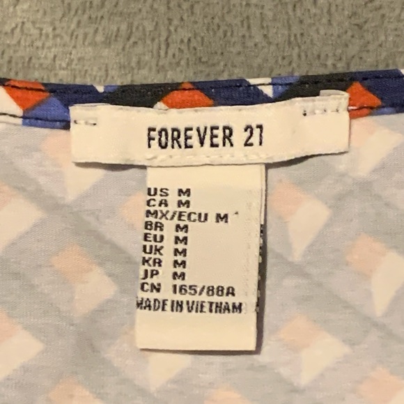 Forever 21 navy crop top with red/white/blue design size Medium - Picture 4 of 6